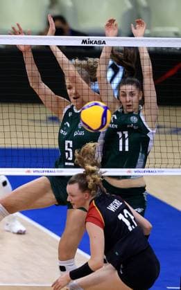 20.06.2025 Belgrade(Serbia) Germany-Poland Women s volleyball Nations League Agnieszka Korneluk (L),Martyna Lukasik(R) Poland double block stopped Emilia Weske(down) Germany :