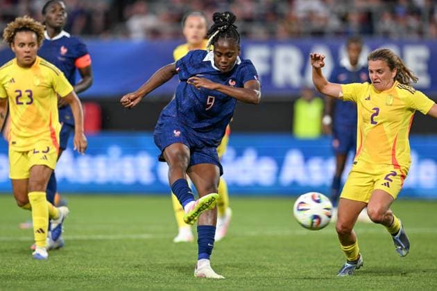 250620 FRANCE VS BELGIUM Melvine Malard (9) of France scores the 2-0 goal past defending Davina Philtjens (2) of Belgium during a friendly game between the national teams of France and Belgium, called the Red Flames ahead of the Women™s Euro 2025 competition, on Friday 20 June 2025 in Leuven , Belgium . PHOTO SPORTPIX David Catry Leuven Den Dreef Belgium  Copyright: xSportpix.bex xDavidxCatryxDavidxCatryx
