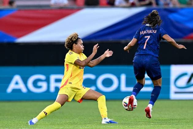 250620 FRANCE VS BELGIUM Kassandra Missipo (23) of Belgium and Sakina Karchaoui (7) of France pictured during a friendly game between the national teams of France and Belgium, called the Red Flames ahead of the Women™s Euro 2025 competition, on Friday 20 June 2025 in Leuven , Belgium . PHOTO SPORTPIX David Catry Leuven Den Dreef Belgium  Copyright: xSportpix.bex xDavidxCatryxDavidxCatryx