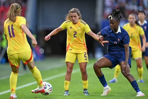 250620 FRANCE VS BELGIUM Davina Philtjens (2) of Belgium and Melvine Malard (9) of France pictured during a friendly game between the national teams of France and Belgium, called the Red Flames ahead of the Women™s Euro 2025 competition, on Friday 20 June 2025 in Leuven , Belgium . PHOTO SPORTPIX David Catry Leuven Den Dreef Belgium  Copyright: xSportpix.bex xDavidxCatryxDavidxCatryx