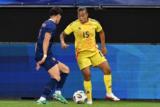 250620 FRANCE VS BELGIUM Elisa De Almeida (5) of France pictured defending on Mariam Toloba (15) of Belgium during a friendly game between the national teams of France and Belgium, called the Red Flames ahead of the Women™s Euro 2025 competition, on Friday 20 June 2025 in Leuven , Belgium . PHOTO SPORTPIX David Catry Leuven Den Dreef Belgium  Copyright: xSportpix.bex xDavidxCatryxDavidxCatryx