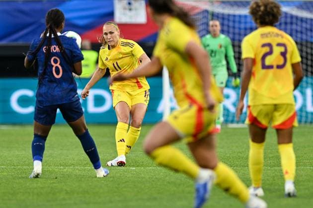 250620 FRANCE VS BELGIUM Janice Cayman (11) of Belgium pictured during a friendly game between the national teams of France and Belgium, called the Red Flames, ahead of the European Championship, EM, Europameisterschaft in Switzerland 2025, on Friday 20 June 2025 in Valenciennes , France . PHOTO SPORTPIX Stijn Audooren Valenciennes Stade du Hainaut France  Copyright: xSportpix.bex xStijnxAudoorenxStijnxAudoorenx