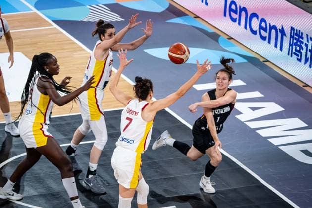 Basketball Hamburg 20 06 2025 FIBA Women™s Eurobasket 2025 Preliminary Round Group D Spain ESP Germany GER Jennifer Crowder Germany, No 07 Alba Torrens Spain, No 07