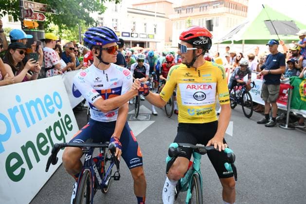 Tour de Suisse 2025 Stage 7 EMMETTEN, SWITZERLAND - JUNE 21 : Vauquelin Kevin (FRA) of Arkea - B&B Hotels and Onley Oscar (GBR) of Team Picnic PostNL at the start line during stage 7 of the 88th edition of Tour de Suisse an UCI World Tour 2.UWT cycling road race stage for Men Elite of 207.3 km with start in Neuhausen am Rheinfall and finish in Emmetten on June 21, 2025 in Emmetten, Switzerland, 21 06 2025 ( Motordriver Kenny Verfaillie - Emmetten Switzerland  Copyright: xVincentxKalutx