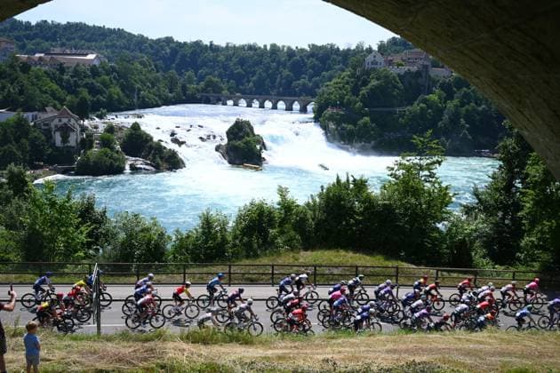 Tour de Suisse 2025 Stage 7 EMMETTEN, SWITZERLAND - JUNE 21 : Illustration picture of the peloton during stage 7 of the 88th edition of Tour de Suisse an UCI World Tour 2.UWT cycling road race stage for Men Elite of 207.3 km with start in Neuhausen am Rheinfall and finish in Emmetten on June 21, 2025 in Emmetten, Switzerland, 21 06 2025 ( Motordriver Kenny Verfaillie - Emmetten Switzerland  Copyright: xVincentxKalutx