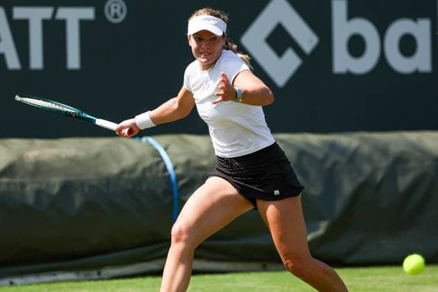 Bad Homburg on 21 06 2025 Womens Tennis Tournament WTA 500 Bad Homburg Open powered by Solarwatt 2025, Match Cat McNally USA vs Viktoria Azarenka v l , Cat McNally USA plays a forehand Copyright: JoaquimxFerreira
