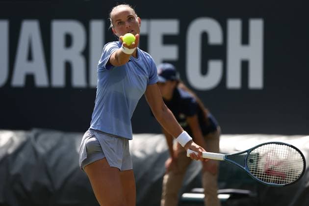 Bad Homburg on 21 06 2025 Tennis Womens Tournament WTA 500 Bad Homburg Open powered by Solarwatt 2025 Veronika Kudermetova vs Arantxa Rus NL v l , Arantxa Rus NL makes a serve Copyright: JoaquimxFerreira
