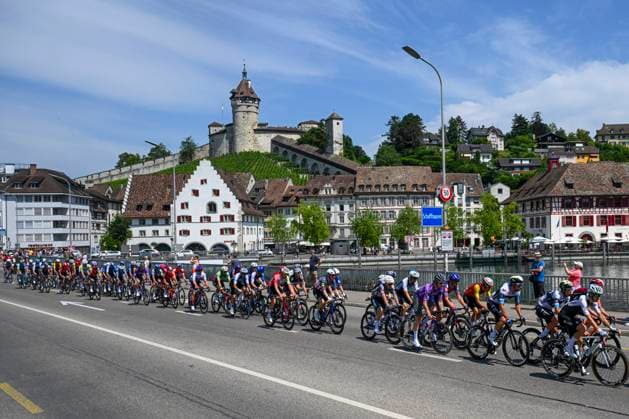 Tour de Suisse 2025 Stage 7 EMMETTEN, SWITZERLAND - JUNE 21 : Illustration picture of the peloton during stage 7 of the 88th edition of Tour de Suisse an UCI World Tour 2.UWT cycling road race stage for Men Elite of 207.3 km with start in Neuhausen am Rheinfall and finish in Emmetten on June 21, 2025 in Emmetten, Switzerland, 21 06 2025 ( Motordriver Kenny Verfaillie - Emmetten Switzerland  Copyright: xVincentxKalutx