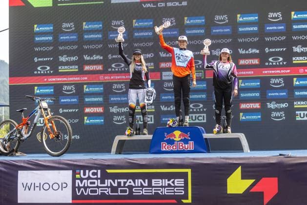 Whoop Mountainbike Downhill Worldcup Val di Sole Rosa ZIERL CUBE FACTORY RACING also leads the overall Aletha OSTGAARD CANYON CLLCTV FACTORY TEAM Kate HASTINGS at Whoop Mountainbike Downhill Worldcup Val di Sole, 21 06 2025,in , photo Sebastian Sternemann