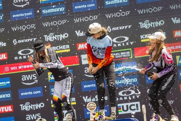 Whoop Mountainbike Downhill Worldcup Val di Sole Rosa ZIERL CUBE FACTORY RACING also leads the overall Aletha OSTGAARD CANYON CLLCTV FACTORY TEAM Kate HASTINGS at Whoop Mountainbike Downhill Worldcup Val di Sole, 21 06 2025,in , photo Sebastian Sternemann