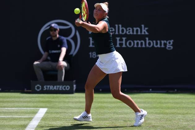 Bad Homburg on 21 06 2025 Tennis Womens Tournament WTA 500 Bad Homburg Open powered by Solarwatt 2025, Match Olga Danilovic SER vs Natasja Schunk GER , v l , Natasja Schunk GER plays a forehand Copyright: JoaquimxFerreira