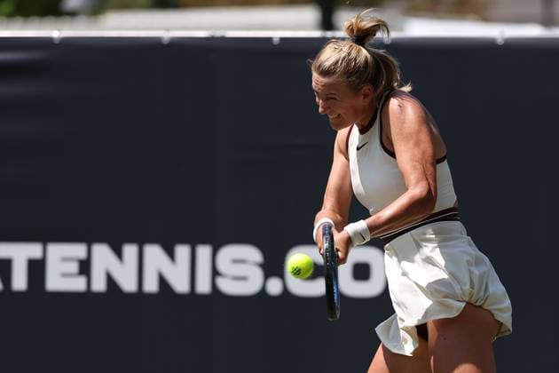 Bad Homburg on 21 06 2025 Womens Tennis Tournament WTA 500 Bad Homburg Open powered by Solarwatt 2025, Match Cat McNally USA vs Victoria Azarenka v l , Victoria Azarenka plays a backhand Copyright: JoaquimxFerreira