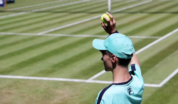 Ball boy holds ball at disposal Steffi Graf Stadium Sport Semifinal HYLO Berlin Tennis Open Women on grass 21 06 2025