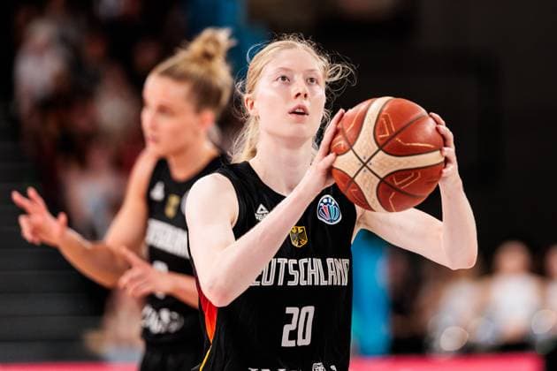 FIBA Women’s EuroBasket 2025: Spanien - Deutschland; 20.06.2025 Frieda Bühner (Deutschland, 20) an der Freiwurflinie FIBA Women’s EuroBasket 2025: Spanien - Deutschland; Hamburg, Inselpark Arena am 20.06.2025 *** FIBA Womens EuroBasket 2025 Spain Germany 20 06 2025 Frieda Bühner Germany, 20 at the free throw line FIBA Womens EuroBasket 2025 Spain Germany Hamburg, Inselpark Arena on 20 06 2025 Copyright: xBEAUTIFULxSPORTS Wunderlx