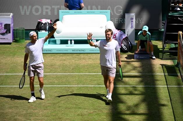 Halle, OWL Arena, 21 06 25, GER, Men, Tennis, Terra Wortmann Open 2025, Semi-final Picture Final cheers, emotion, joy at the doubles Kevin KRAWIETZ and Tim PUETZ Germany after their victory and entry into the final North Rhine-Westphalia Germany