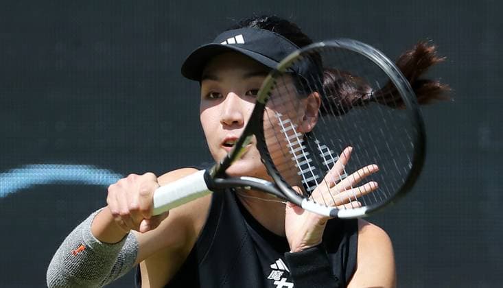 Wang Xinyu CHN at Steffi Graf Stadium Sport Semifinal HYLO Berlin Tennis Open Women on grass 21 06 2025