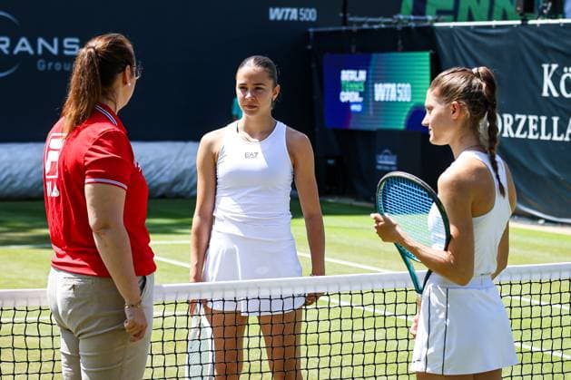 Coin Flip with Remetean, Daria GER TC 1899 Blau Weiss and Melchior, Marlene BTTC Grün Weiß , Berlin Tennis Junior Open 2025, Berlin, LTTC Rot Weiß , 21 06 2025, Copyright: xClaudioxGärtnerx