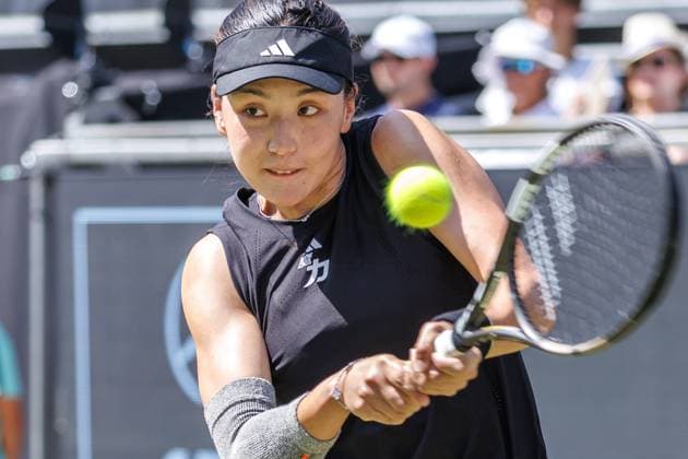 21 06 2025 Tennis WTA Tour Berlin, Singles, Women, Semifinals, Xinyu Wang CHN Ludmilla Samsonova Russia , Steffi Graf Stadium Xinyu Wang returns a ball Tennis WTA Tour Berlin
