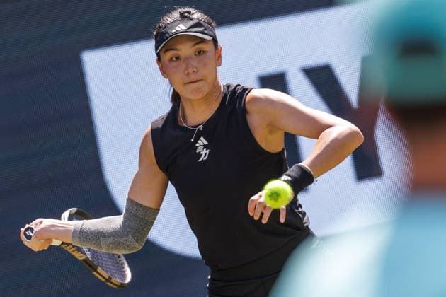 21 06 2025 Tennis WTA Tour Berlin, Singles, Women, Semifinals, Xinyu Wang CHN Ludmilla Samsonova Russia , Steffi Graf Stadium Xinyu Wang returns a ball Tennis WTA Tour Berlin