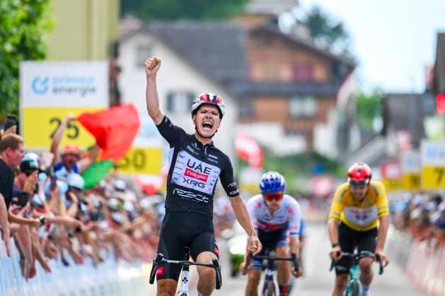Bilder des Jahres 2025, Sport 06 Juni Sport Themen der Woche KW25 Sport Bilder des Tages Tour de Suisse 2025 Stage 7 EMMETTEN, SWITZERLAND - JUNE 21 : Almeida Joao (POR) of UAE Team Emirates - XRG celebrating his victory during stage 7 of the 88th edition of Tour de Suisse an UCI World Tour 2.UWT cycling road race stage for Men Elite of 207.3 km with start in Neuhausen am Rheinfall and finish in Emmetten on June 21, 2025 in Emmetten, Switzerland, 21 06 2025 ( Motordriver Kenny Verfaillie - Emmetten Switzerland  Copyright: xVincentxKalutx