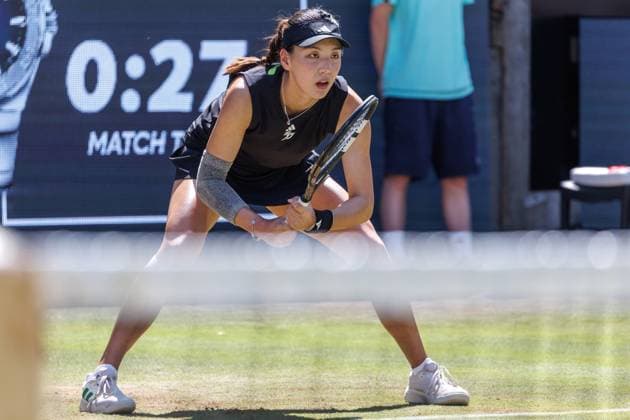 21 06 2025 Tennis WTA Tour Berlin, Singles, Women, Semifinals, Xinyu Wang CHN Ludmilla Samsonova Russia , Steffi Graf Stadium Xinyu Wang prepares for the return Tennis WTA Tour Berlin