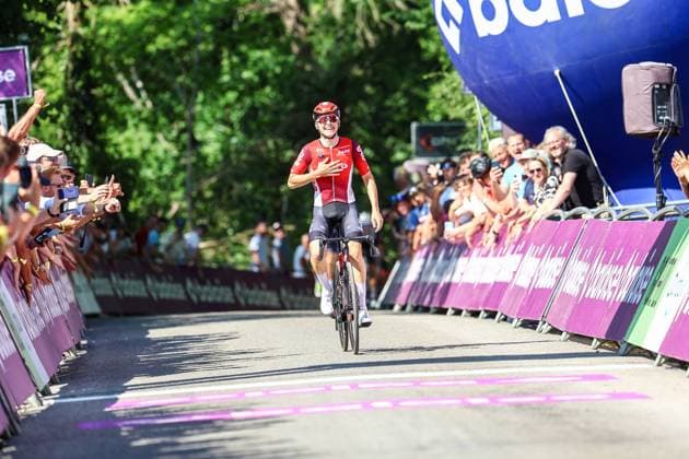Belgian Jenno Berckmoes of Lotto Cycling Team celebrates as he crosses the finish line to win stage 4 of the Baloise Belgium Tour cycling race, from and to Durbuy (173,4 km), Saturday 21 June 2025. The Baloise Belgium Tour takes place from 18 to 22 June. DAVIDxPINTENS  x127520532x