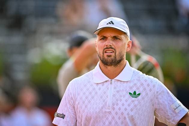 21st June 2025; HSBC Championships, Queens Club, West Kensington, London, England: HSBC Mens Championships Queens Club, Day 6; Lloyd Glasspool (GBR) in his semi final match with his partner Julian Cash (GBR) against Henry Patten (GBR) and Harri Heliovaara (FIN)  ActionPlus12803910 GodfreyxPitt