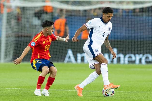 UEFA European Under-21 Championship, quarter-final Spain England 21 06 2025 Jarell Quansah England, 4 , Alberto Moleiro Spain, 20 during the UEFA European Under-21 Championship quarter-final match between Spain and England, on 21 06 2025, Anton Malatinsky Stadium, Trnava, Slovakia Copyright: xBEAUTIFULxSPORTS Meuselx