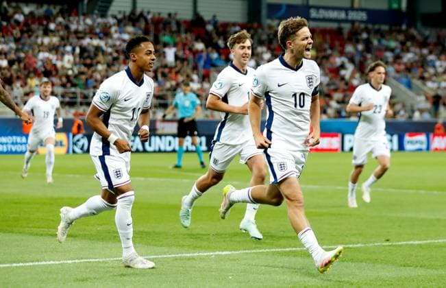 James McAtee of England celebrates scoring a goal after making the score 0-1. Spain U21, U 21 v England U21, UEFA U21 Championship, Quarter-final, Stadion Antona Malatinskeho, Slovakia - 21 Jun 2025  Copyright: xNikolaxKrstic Shutterstockx 15367881br