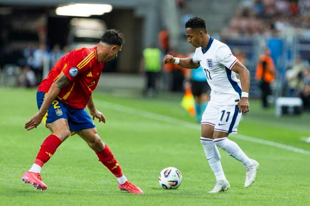 UEFA European Under-21 Championship, quarter-final Spain England 21 06 2025 Marc Pubill Spain, 2 , Omari Hutchinson England, 11 during the UEFA European Under-21 Championship quarter-final match between Spain England, on 21 06 2025, Anton Malatinsky Stadium, Trnava, Slovakia Copyright: xBEAUTIFULxSPORTS Meuselx