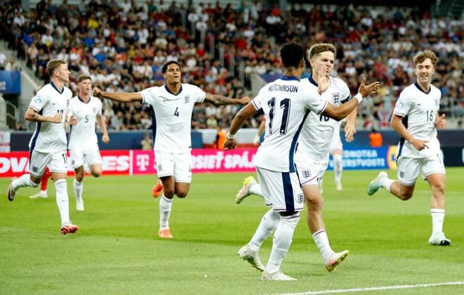 James McAtee of England celebrates scoring a goal after making the score 0-1. Spain U21, U 21 v England U21, UEFA U21 Championship, Quarter-final, Stadion Antona Malatinskeho, Slovakia - 21 Jun 2025  Copyright: xNikolaxKrstic Shutterstockx 15367881bx