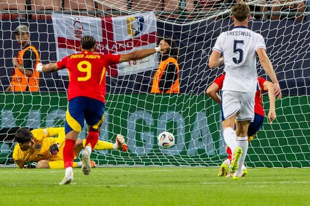 SPAIN U21, U 21 - ENGLAND U21 Javi Guerra of Spain scores a goal, Mateo Joseph and James Beadle of England during the UEFA European Under-21 Championship 2025 Quarterfinal football match between Spain U21 and England U21. Stadium City Arena, Trnava, Slovakia, June 21, 2025. Photo by Branislav Racko Copyright: xx 080A1721-Enhanced-NR
