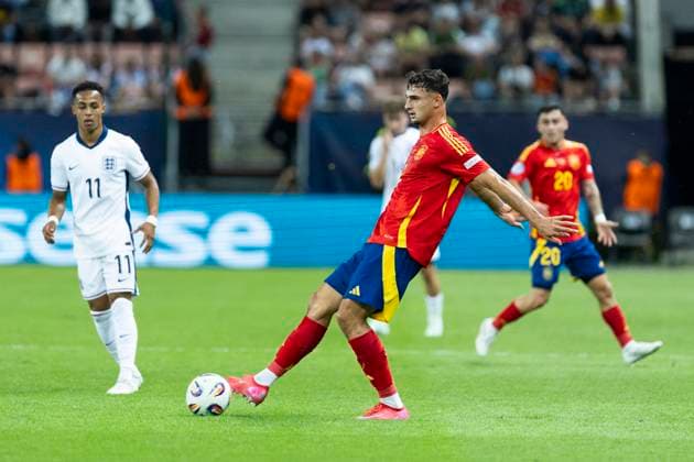 UEFA U21 European Championship, quarter-final Spain England 21 06 2025 Marc Pubill Spain, 2 in the UEFA U21 European Championship quarter-final match between Spain England, on 21 06 2025, Anton Malatinsky Stadium, Trnava, Slovakia Copyright: xBEAUTIFULxSPORTS Meuselx