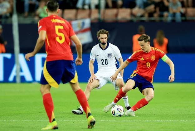 Benat Turrientes of Spain and Alex Scott of England. Spain U21, U 21 v England U21, UEFA U21 Championship, Quarter-final, Stadion Antona Malatinskeho, Slovakia - 21 Jun 2025  Copyright: xNikolaxKrstic Shutterstockx 15367881cr