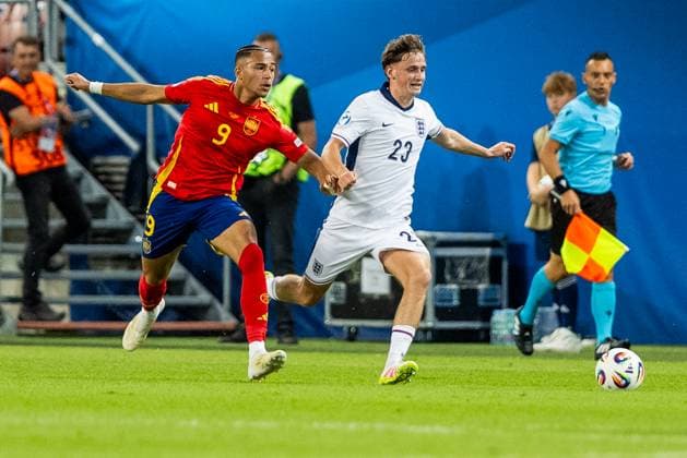 SPAIN U21, U 21 - ENGLAND U21 Mateo Joseph of Spain and Tyler Morton of England during the UEFA European Under-21 Championship 2025 Quarterfinal football match between Spain U21 and England U21. Stadium City Arena, Trnava, Slovakia, June 21, 2025. Photo by Branislav Racko Copyright: xx 080A1695