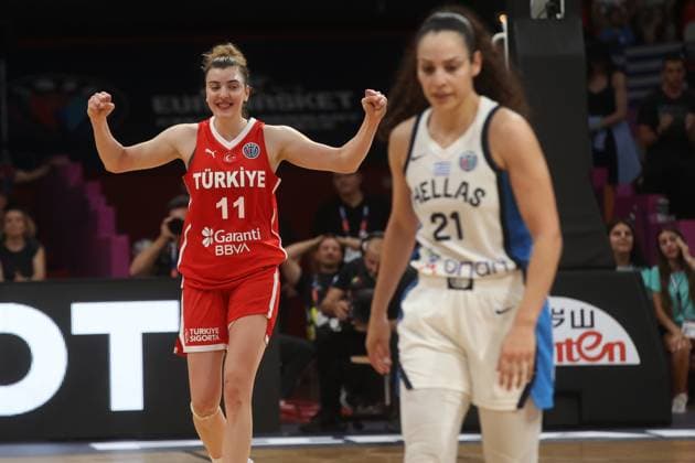 Greece v Turkiye - FIBA Women’s EuroBasket PIRAEUS, GREECE - JUNE 21: Elif Bayram of Turkiye celebrates victory after the 2025 FIBA Women’s EuroBasket Group A match against Greece at Peace and Friendship Stadium in Piraeus, Greece, on June 21, 2025. Ayhan Mehmet Anadolu Athens Greece. Editorial use only. Please get in touch for any other usage.  Copyright: x2025xAnadoluxAyhanxMehmetx