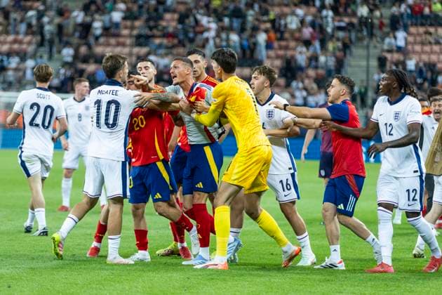 UEFA European Under-21 Championship, quarter-final Spain England 21 06 2025 A scuffle breaks out after the final whistle during the UEFA European Under-21 Championship quarter-final match between Spain and England, on 21 06 2025, Anton Malatinsky Stadium, Trnava, Slovakia Copyright: xBEAUTIFULxSPORTS Meuselx