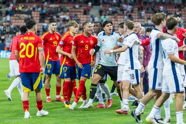 UEFA European Under-21 Championship, quarter-final Spain England 21 06 2025 A scuffle breaks out after the final whistle during the UEFA European Under-21 Championship quarter-final match between Spain and England, on 21 06 2025, Anton Malatinsky Stadium, Trnava, Slovakia Copyright: xBEAUTIFULxSPORTS Meuselx