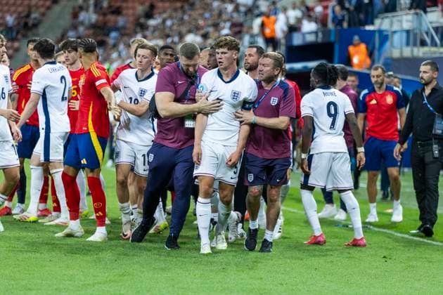 UEFA European Under-21 Championship, quarter-final Spain England 21 06 2025 A scuffle breaks out after the final whistle during the UEFA European Under-21 Championship quarter-final match between Spain and England, on 21 06 2025, Anton Malatinsky Stadium, Trnava, Slovakia Copyright: xBEAUTIFULxSPORTS Meuselx