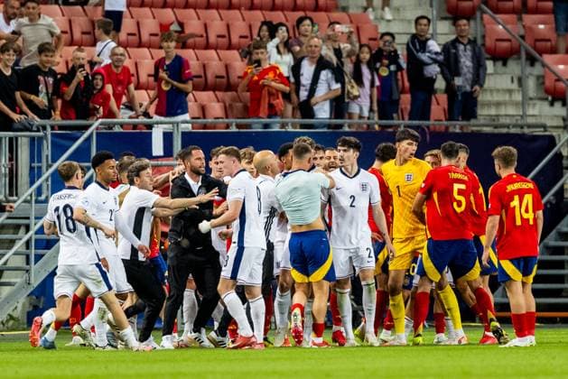 SPAIN U21, U 21 - ENGLAND U21 Fight between players of Spain and players of England after the final whistle during the UEFA European Under-21 Championship 2025 Quarterfinal football match between Spain U21 and England U21. Stadium City Arena, Trnava, Slovakia, June 21, 2025. Photo by Branislav Racko Copyright: xx 080A2666