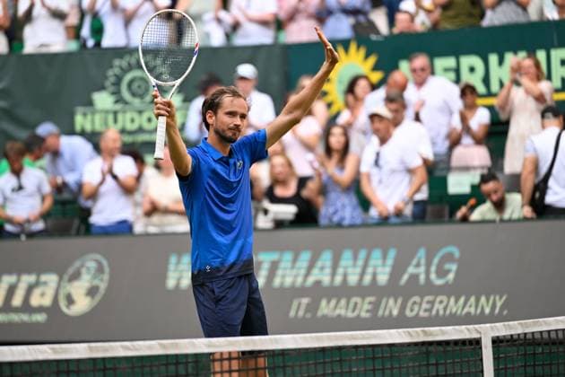 Halle, OWL Arena, 21 06 25, GER, Men, Tennis, Terra Wortmann Open 2025, Semifinal Picture Final cheers, Emotion, Joy at Daniil MEDVEDEV after his victory over Alexander ZVEREV Germany North Rhine-Westphalia Germany