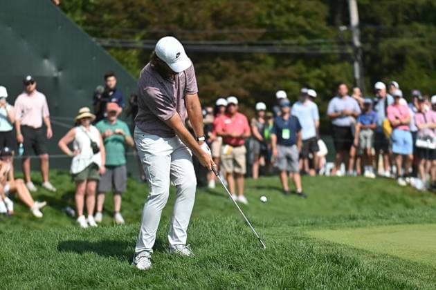 June 21, 2025: Tommy Fleetwood chips onto the 9th green during the third round of the Travelers Golf Championship in Cromwell, Connecticut. CSM Cromwell USA - ZUMAc04_ 20250621_zma_c04_052 Copyright: xGregoryxVasilx