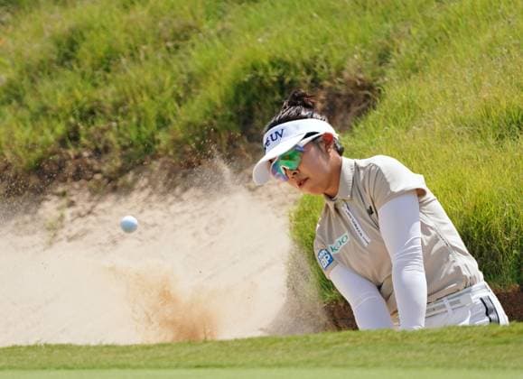 Golf: Women s PGA, Golf Herren Championship Miyu Yamashita of Japan hits out of a bunker on the ninth hole during the third round of the Women s PGA Championship golf tournament at Fields Ranch East in Frisco, Texas, on June 21, 2025.  A14AA0004672621P