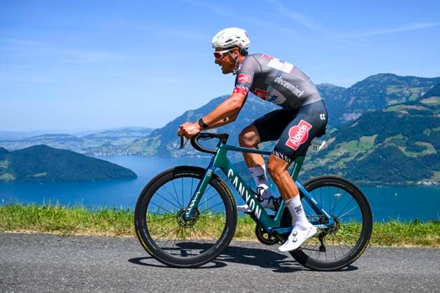 Tour de Suisse 2025 Stage 8 EMMETTEN STOCKHUTTE, SWITZERLAND - JUNE 22 : Dillier Silvan (SUI) of Alpecin - Deceuninck in action during stage 8 of the 88th edition of Tour de Suisse an UCI World Tour 2.UWT Individual Time Trial stage for Men Elite of 10.1 km with start in Beckenried and finish in Emmetten Stockhutte on June 22, 2025 in Emmetten Stockhutte, Switzerland, 22 06 2025 ( Motordriver Kenny Verfaillie - Emmetten Stockhutte Switzerland  Copyright: xVincentxKalutx