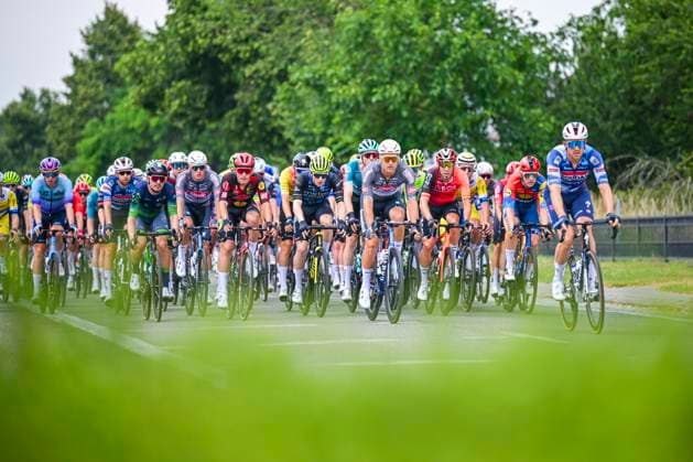 Baloise Belgium Tour 2025 Stage 5 BRUSSEL, BELGIUM - JUNE 22 : Illustration picture of the peloton during stage 5 of the 94th edition of Baloise Tour of Belgium an UCI ProSeries 2.Pro cycling road race stage for Men Elite of 183.2 km with start in Brussel and finish in Brussel on June 22, 2025 in Brussel, Belgium, 22 06 2025 ( Motordriver Guy De Vuyst - Brussel Belgium  Copyright: xTomasxSiskx