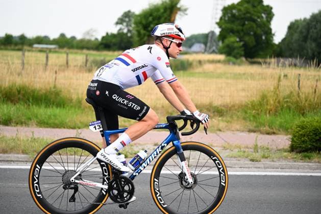 Baloise Belgium Tour 2025 Stage 5 BRUSSEL, BELGIUM - JUNE 22 : Hayter Ethan (GBR) of Soudal Quick-Step in action during stage 5 of the 94th edition of Baloise Tour of Belgium an UCI ProSeries 2.Pro cycling road race stage for Men Elite of 183.2 km with start in Brussel and finish in Brussel on June 22, 2025 in Brussel, Belgium, 22 06 2025 ( Motordriver Guy De Vuyst - Brussel Belgium  Copyright: xTomasxSiskx