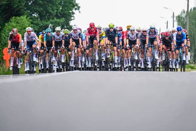 Baloise Belgium Tour 2025 Stage 5 BRUSSEL, BELGIUM - JUNE 22 : Illustration picture of the peloton during stage 5 of the 94th edition of Baloise Tour of Belgium an UCI ProSeries 2.Pro cycling road race stage for Men Elite of 183.2 km with start in Brussel and finish in Brussel on June 22, 2025 in Brussel, Belgium, 22 06 2025 ( Motordriver Guy De Vuyst - Brussel Belgium  Copyright: xTomasxSiskx