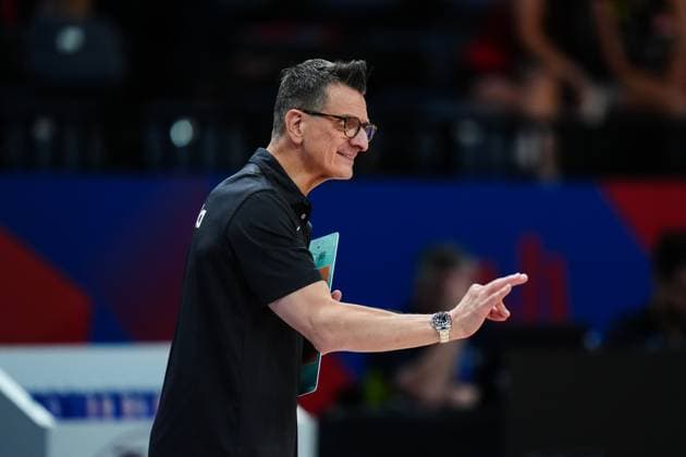 Belgium v Canada - FIVB Volleyball Nations League (VNL) ISTANBUL, TURKIYE - JUNE 22: Head Coach of Canada Giovanni Guidetti gives tactics during FIVB Women s Volleyball Nations League (VNL) 2nd week volleyball match between Belgium and Canada at Sinan Erdem Dome in Istanbul, Turkiye on June 22, 2025. Hakan Akgun Anadolu Istanbul Turkey. Editorial use only. Please get in touch for any other usage.  Copyright: x2025xAnadoluxHakanxAkgunx