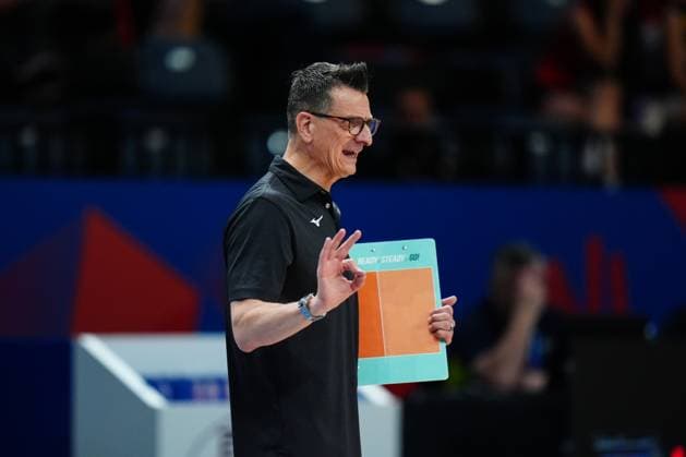 Belgium v Canada - FIVB Volleyball Nations League (VNL) ISTANBUL, TURKIYE - JUNE 22: Head Coach of Canada Giovanni Guidetti gives tactics during FIVB Women s Volleyball Nations League (VNL) 2nd week volleyball match between Belgium and Canada at Sinan Erdem Dome in Istanbul, Turkiye on June 22, 2025. Hakan Akgun Anadolu Istanbul Turkey. Editorial use only. Please get in touch for any other usage.  Copyright: x2025xAnadoluxHakanxAkgunx