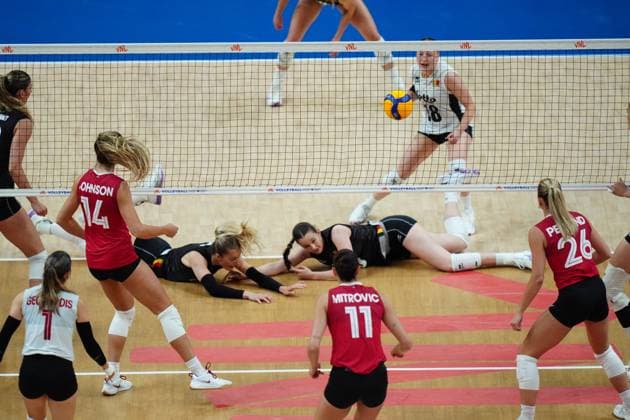 Belgium v Canada - FIVB Volleyball Nations League (VNL) ISTANBUL, TURKIYE - JUNE 22: Players in action during FIVB Women s Volleyball Nations League (VNL) 2nd week volleyball match between Belgium and Canada at Sinan Erdem Dome in Istanbul, Turkiye on June 22, 2025. Hakan Akgun Anadolu Istanbul Turkey. Editorial use only. Please get in touch for any other usage.  Copyright: x2025xAnadoluxHakanxAkgunx